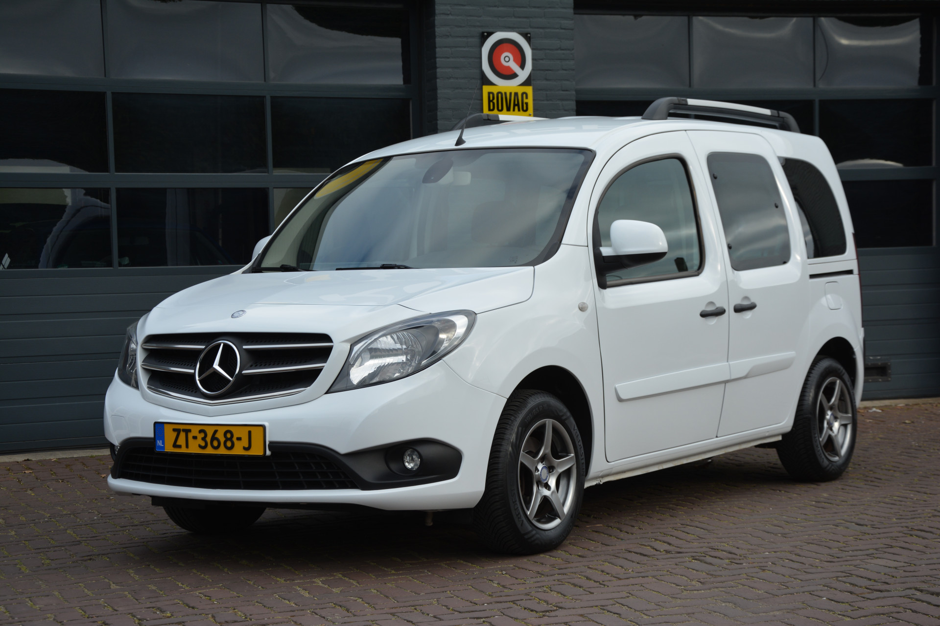 44352939-27.jpg